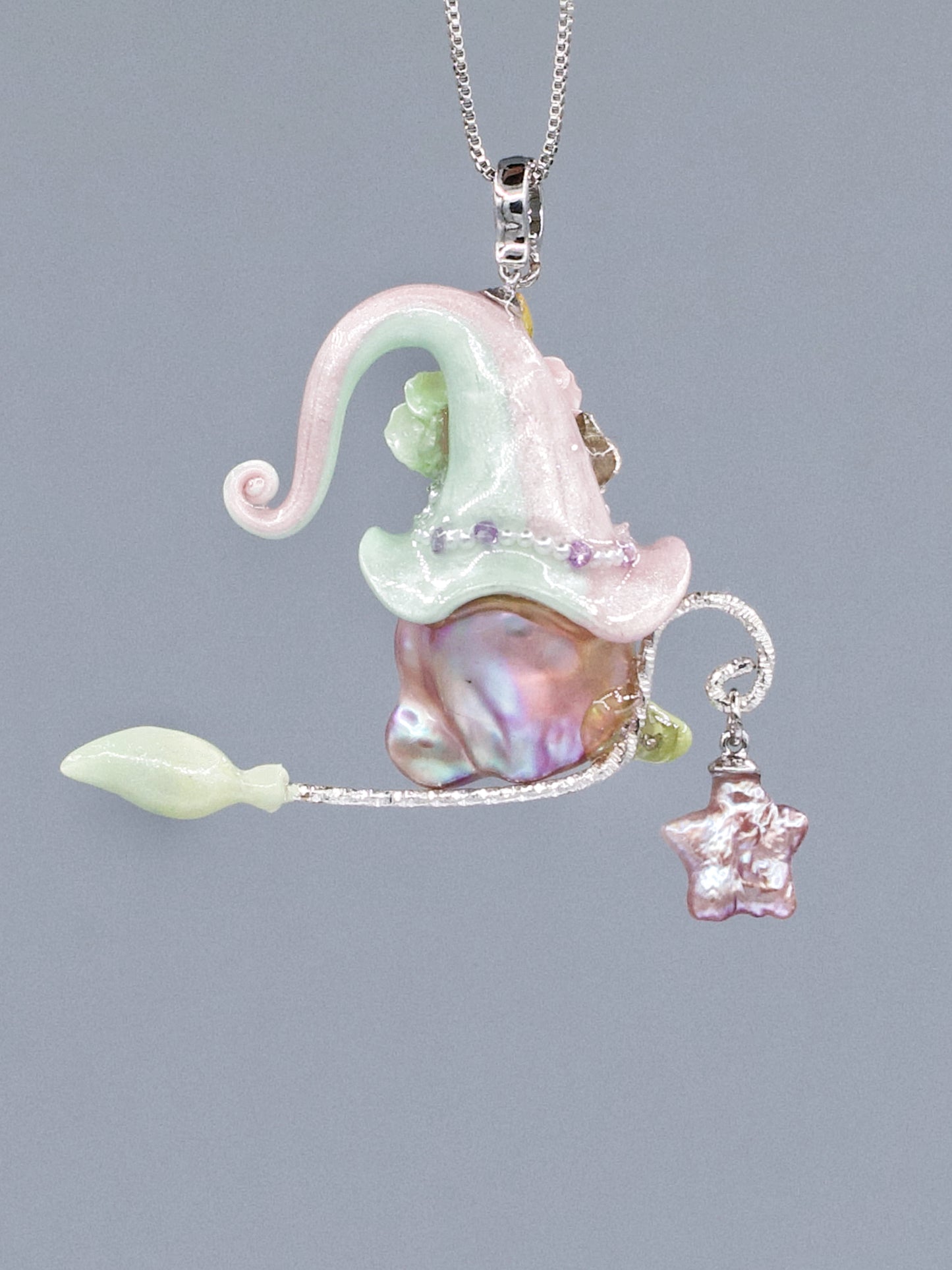 Hat Charms – Hand-Sculpted Mini Hat Pearl Necklace 223P306