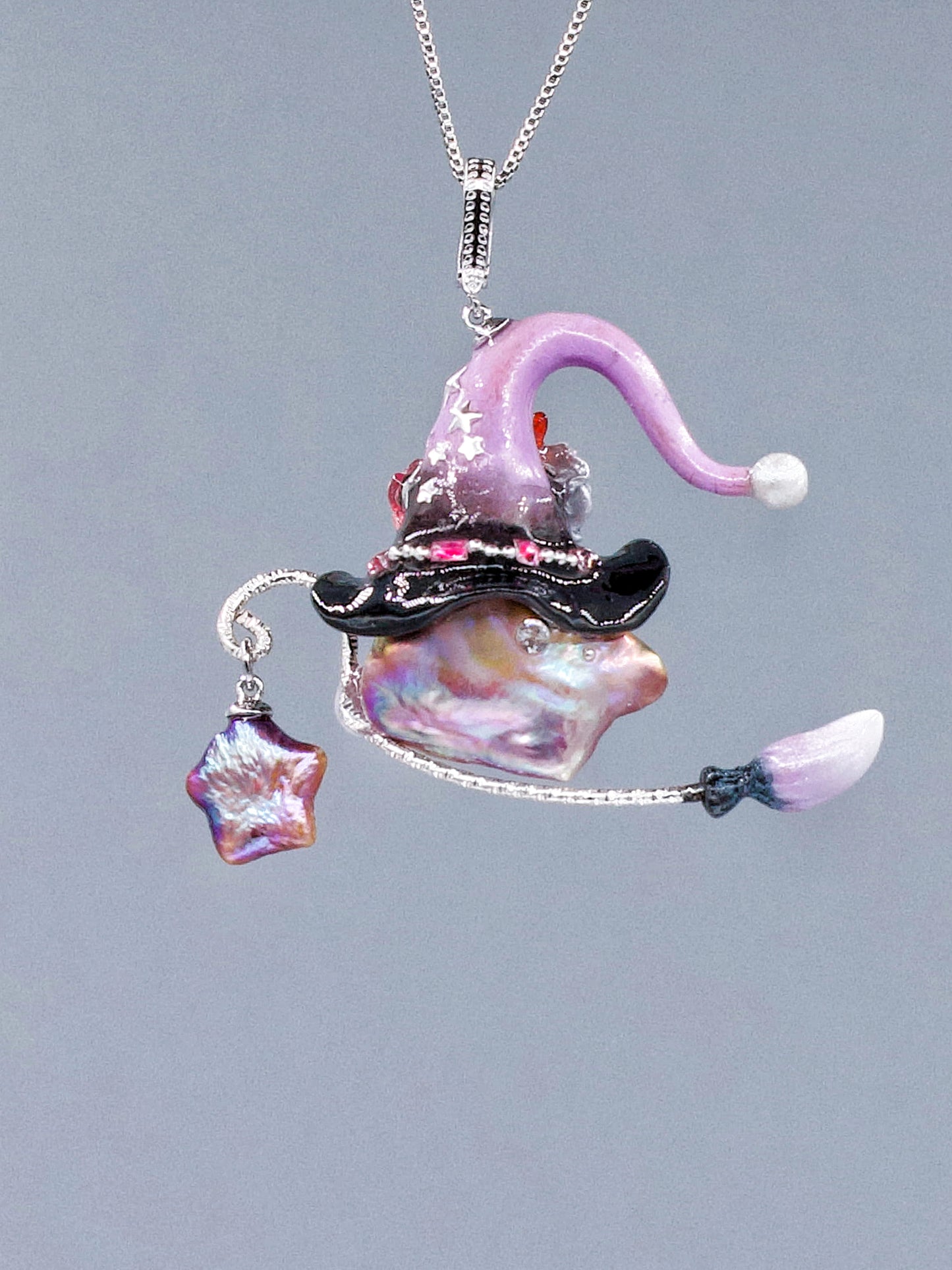 Hat Charms – Hand-Sculpted Mini Hat Pearl Necklace 322P789