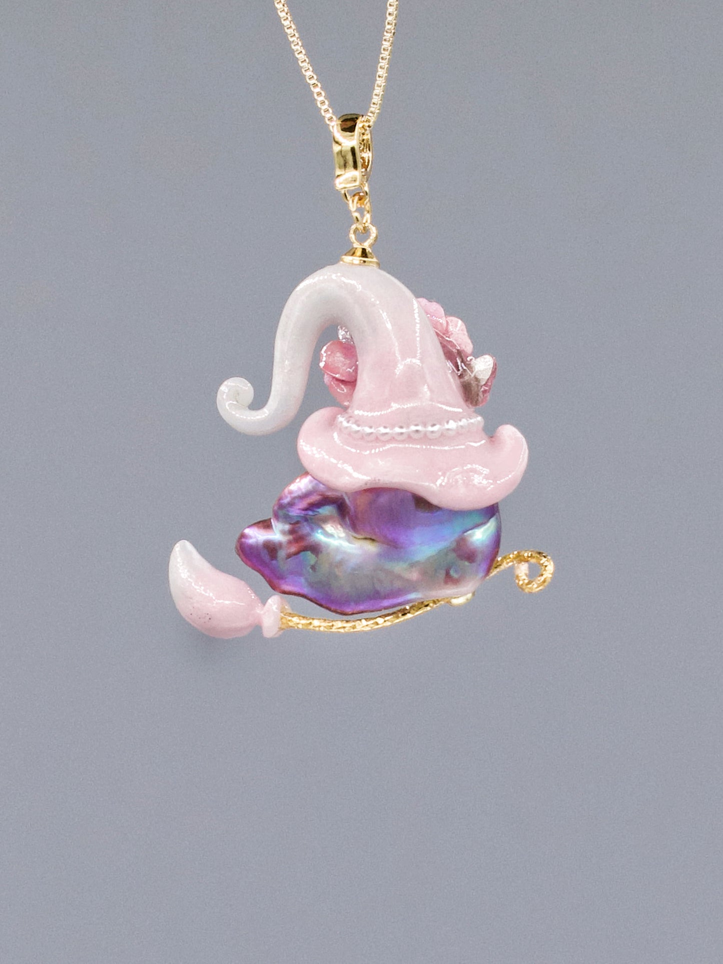 Hat Charms – Hand-Sculpted Mini Hat Pearl Necklace 387P813