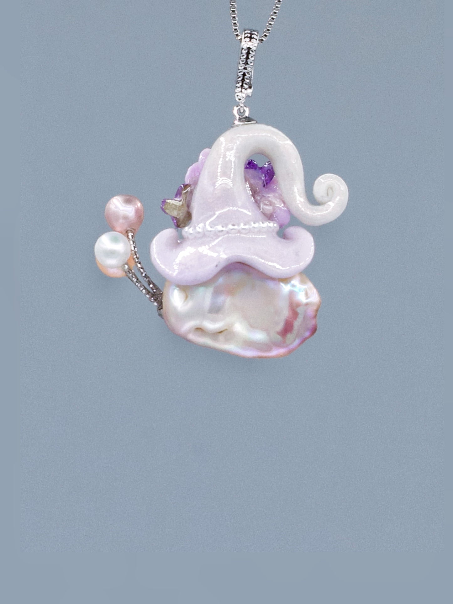 Hat Charms – Hand-Sculpted Mini Hat Pearl Necklace 425P811