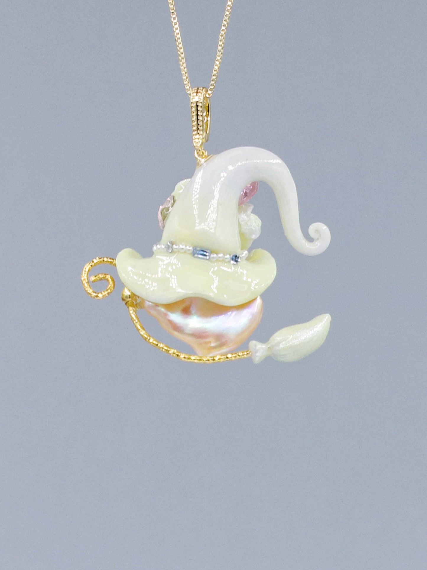 Hat Charms – Hand-Sculpted Mini Hat Pearl Necklace 433P812