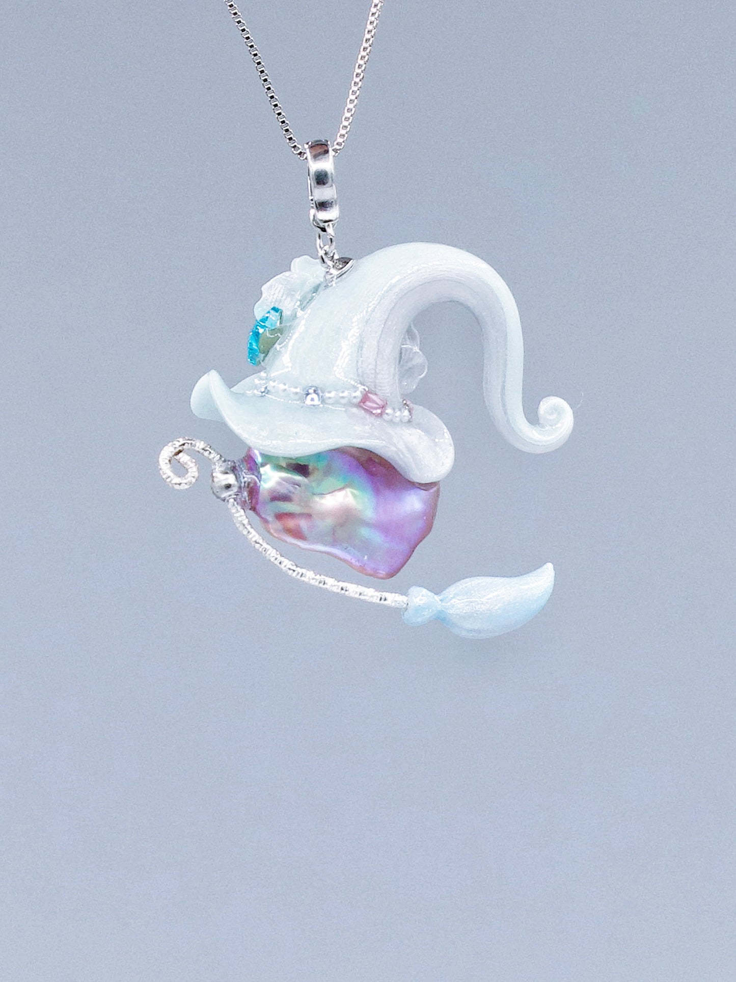 Hat Charms – Hand-Sculpted Mini Hat Pearl Necklace 445P722