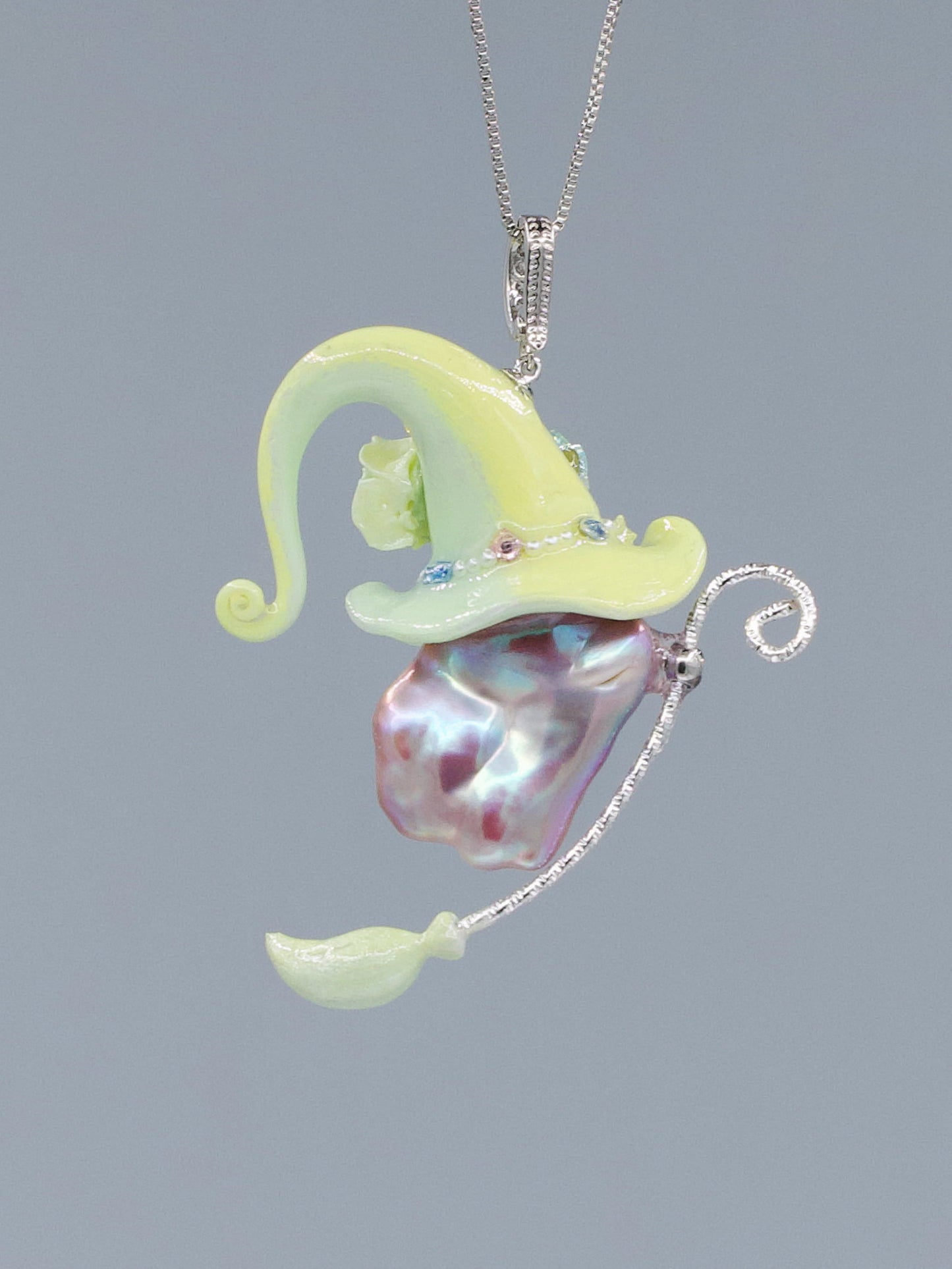 Hat Charms – Hand-Sculpted Mini Hat Pearl Necklace 451P856