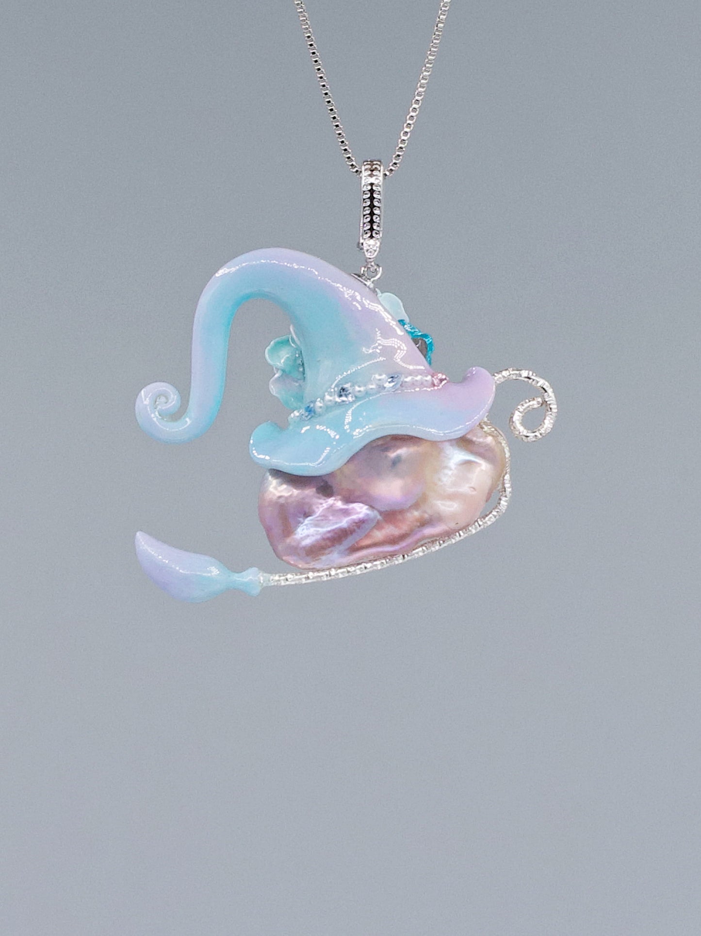 Hat Charms – Hand-Sculpted Mini Hat Pearl Necklace 483P739