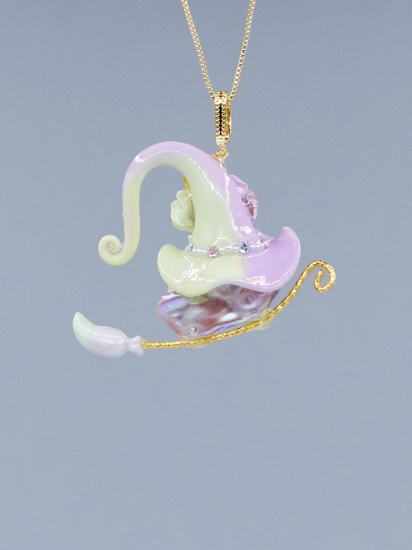 Hat Charms – Hand-Sculpted Mini Hat Pearl Necklace 565P757