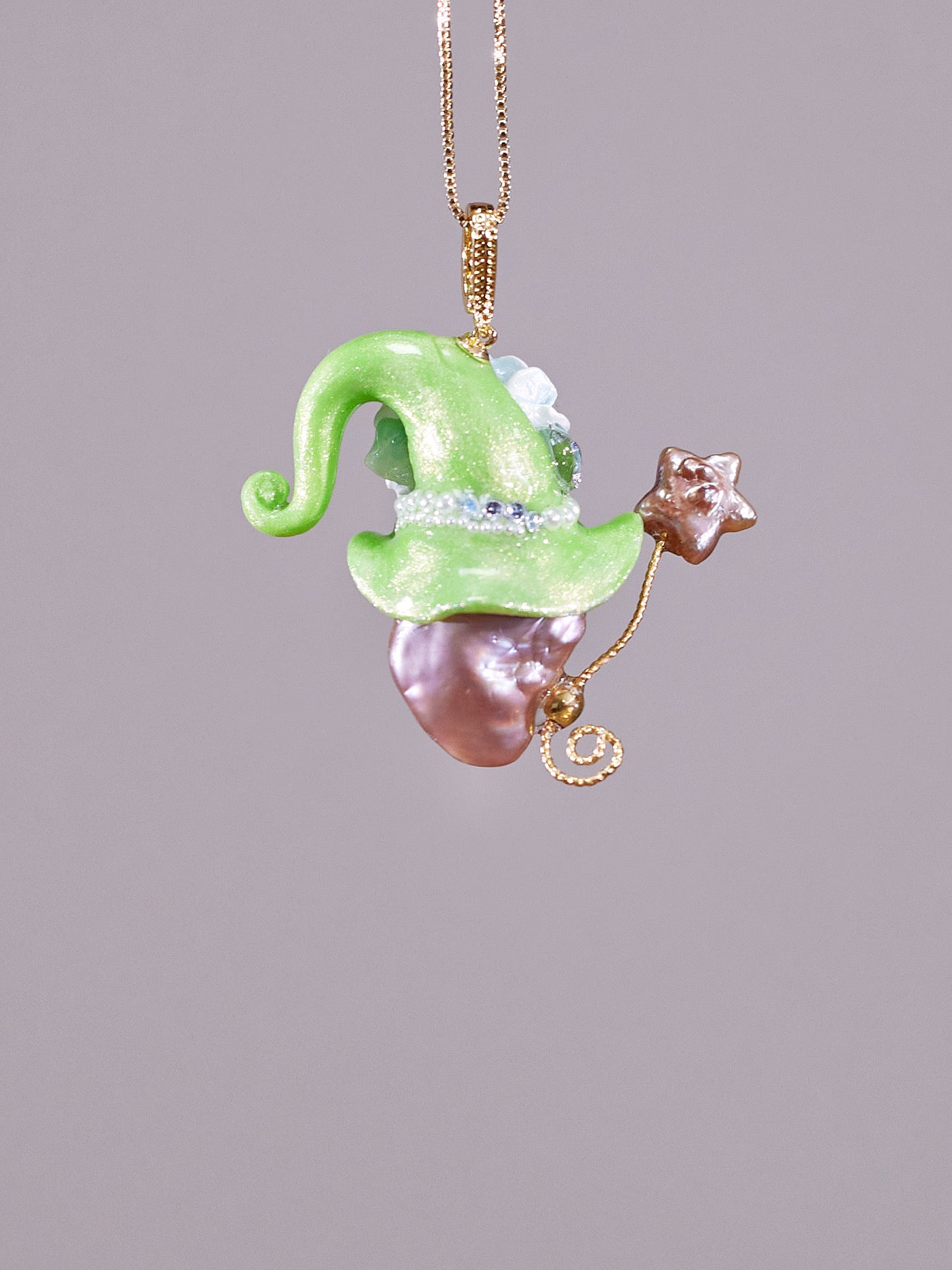 Hat Charms – Hand-Sculpted Mini Hat Pearl Necklace 727