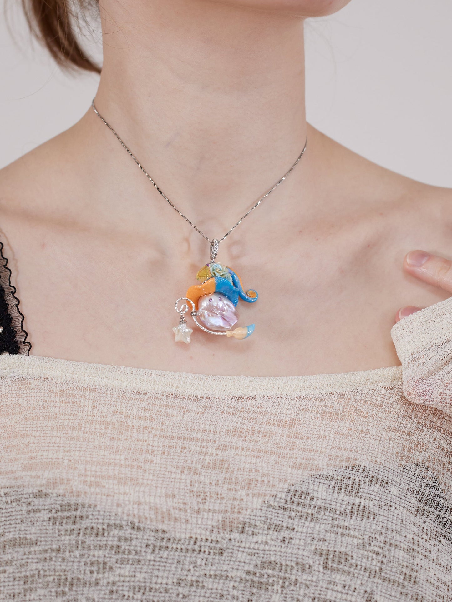 Hat Charms – Hand-Sculpted Mini Hat Pearl Necklace 915