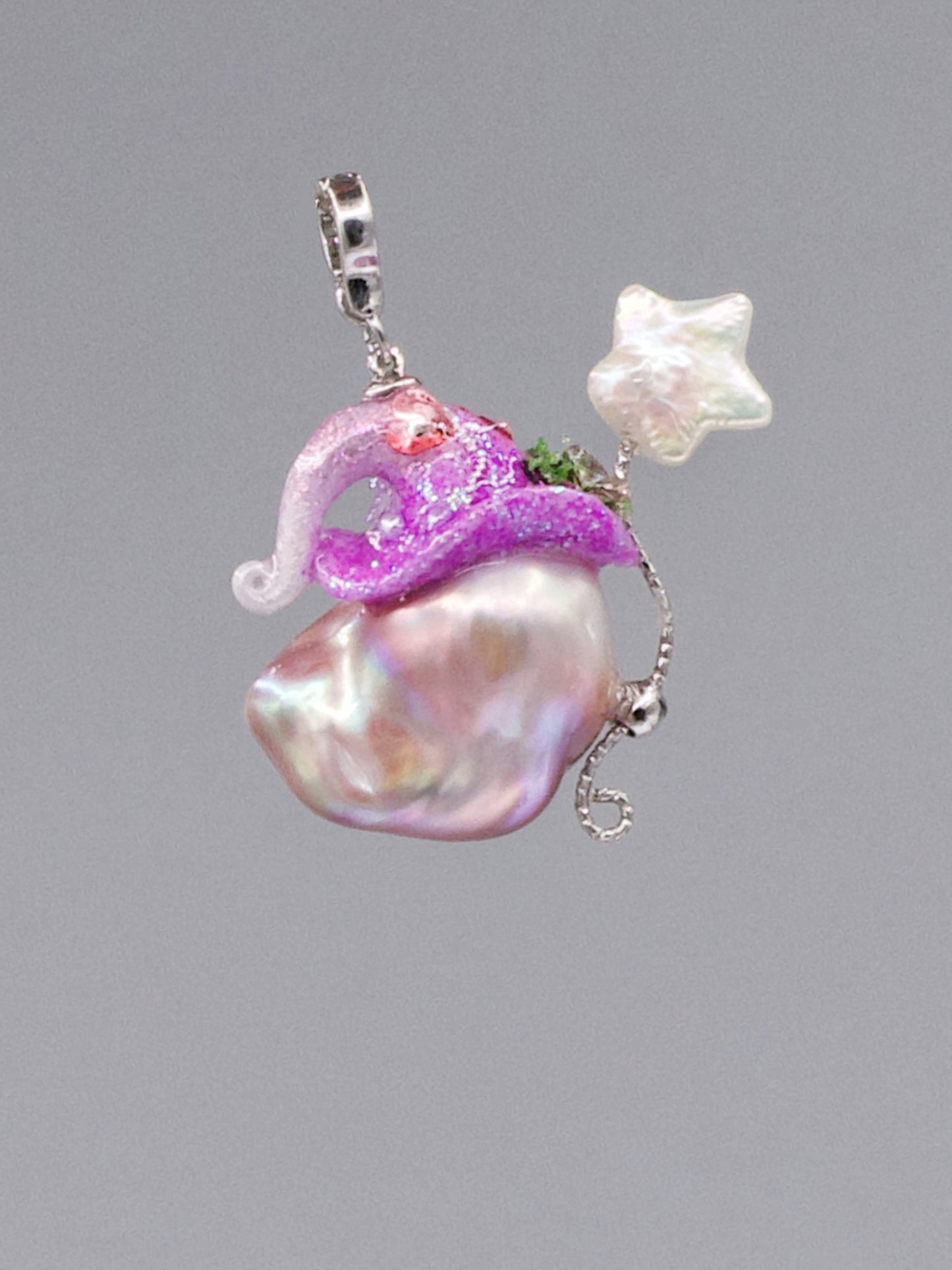 Hat Charms – Hand-Sculpted Mini Hat Pearl Necklace 203P321