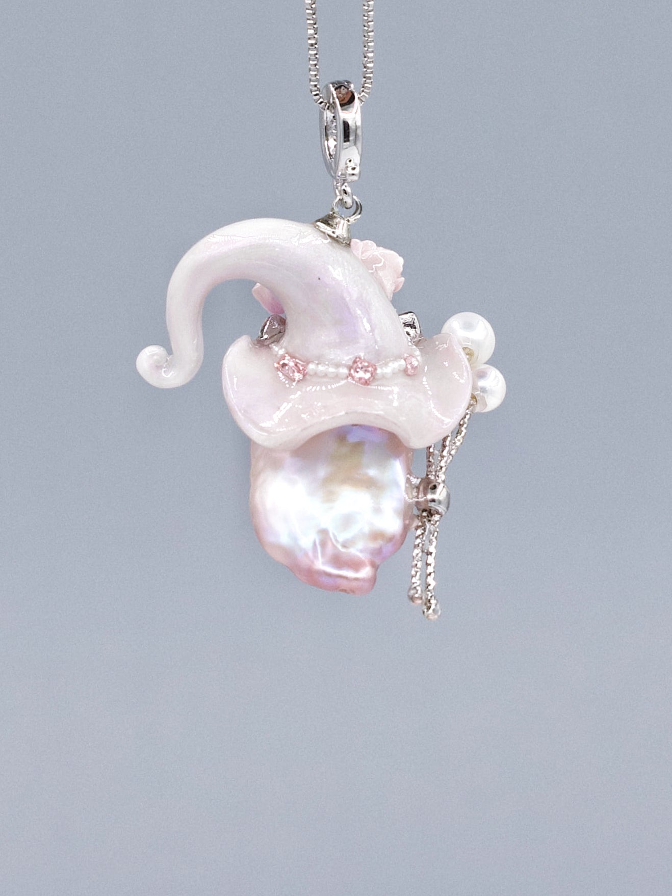 Hat Charms – Hand-Sculpted Mini Hat Pearl Necklace 289P327