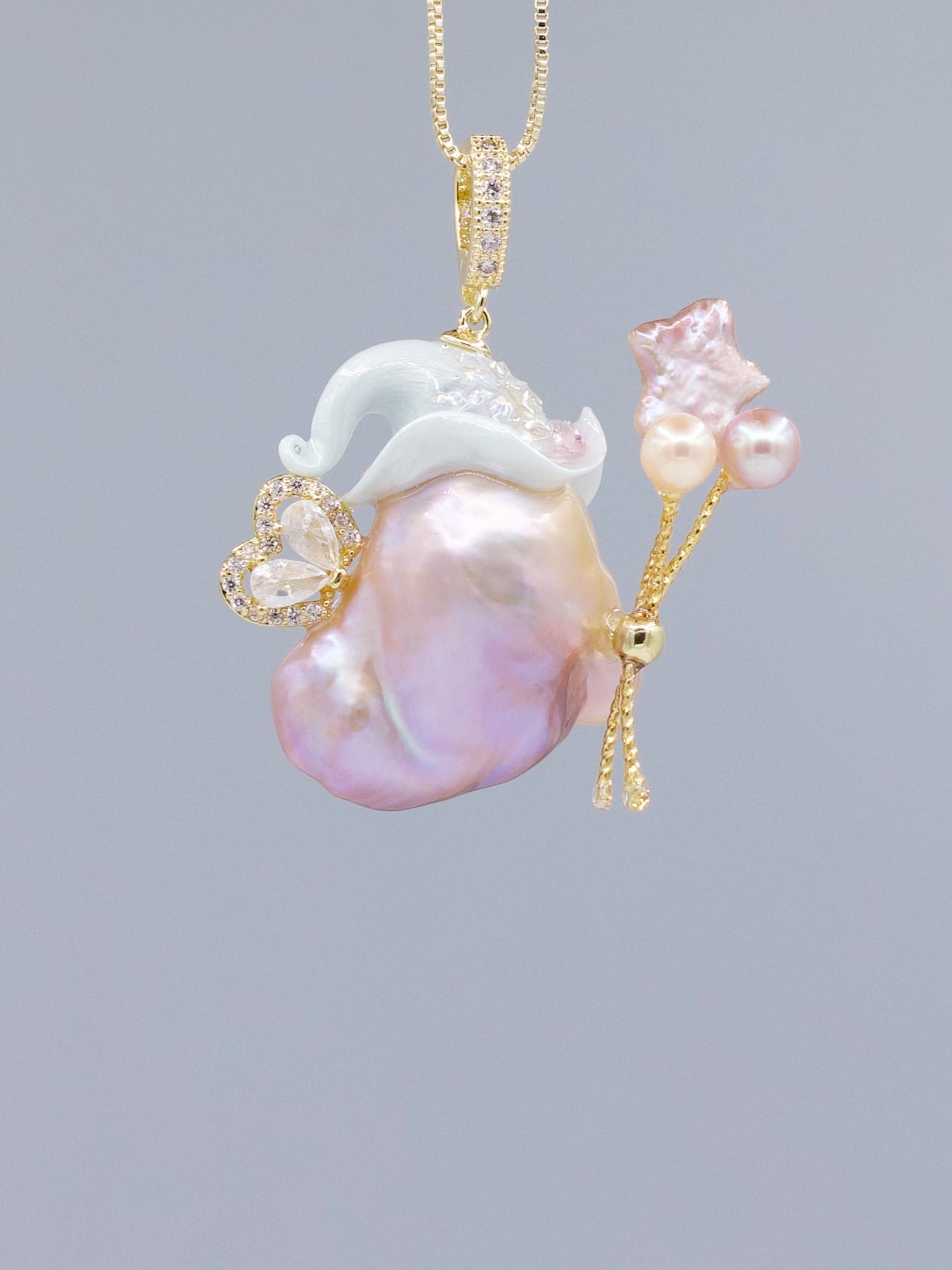 Hat Charms – Hand-Sculpted Mini Hat Pearl Necklace 290P584