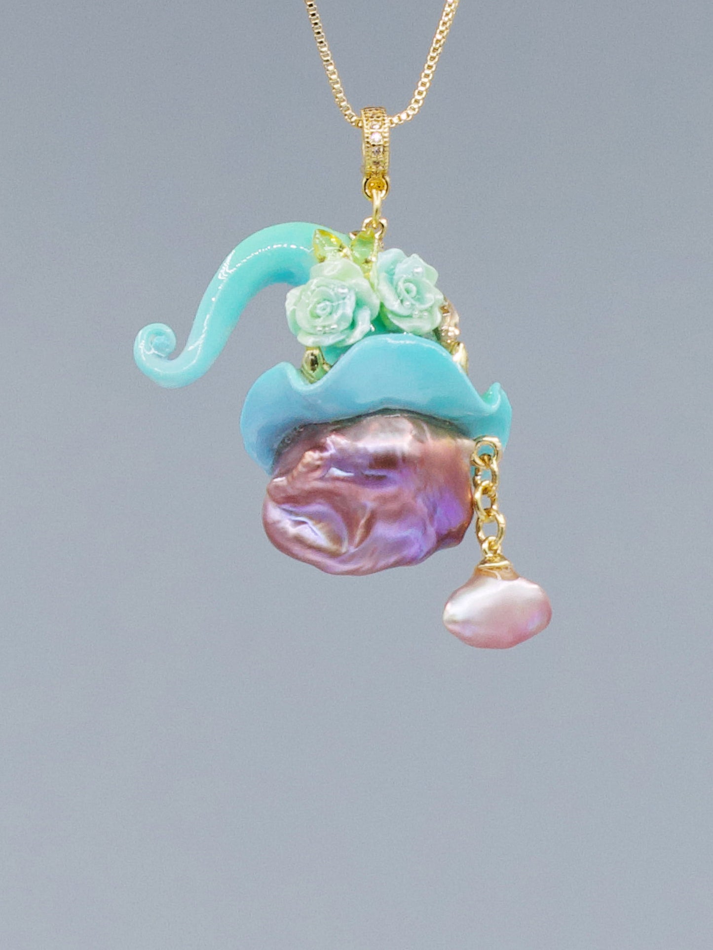 Hat Charms – Hand-Sculpted Mini Hat Pearl Necklace 379P597