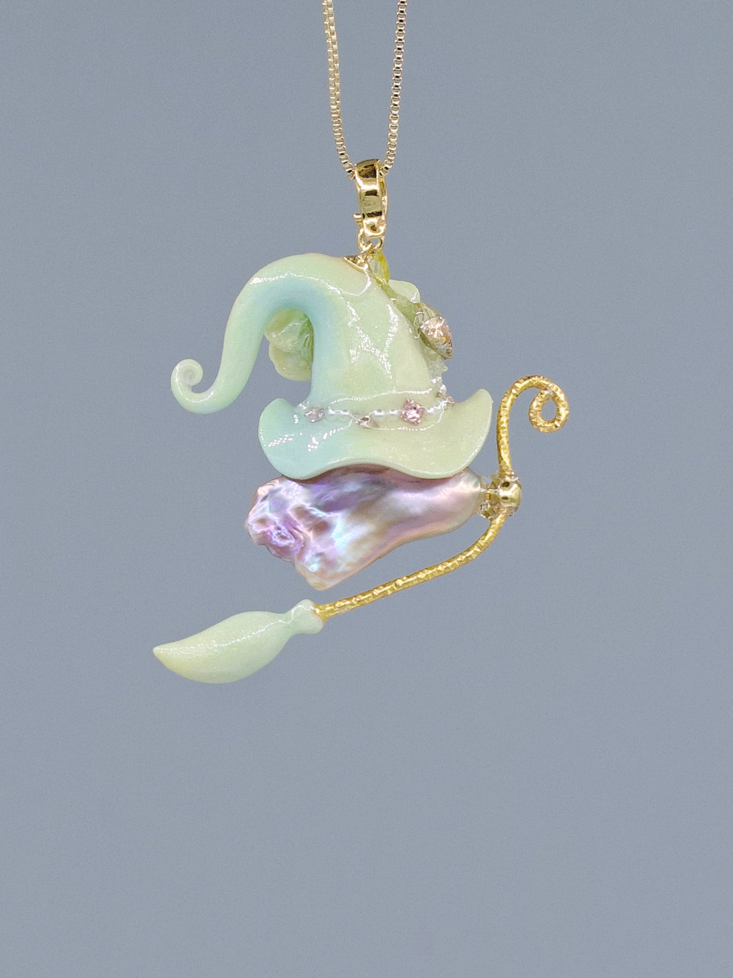 Hat Charms – Hand-Sculpted Mini Hat Pearl Necklace 459P823