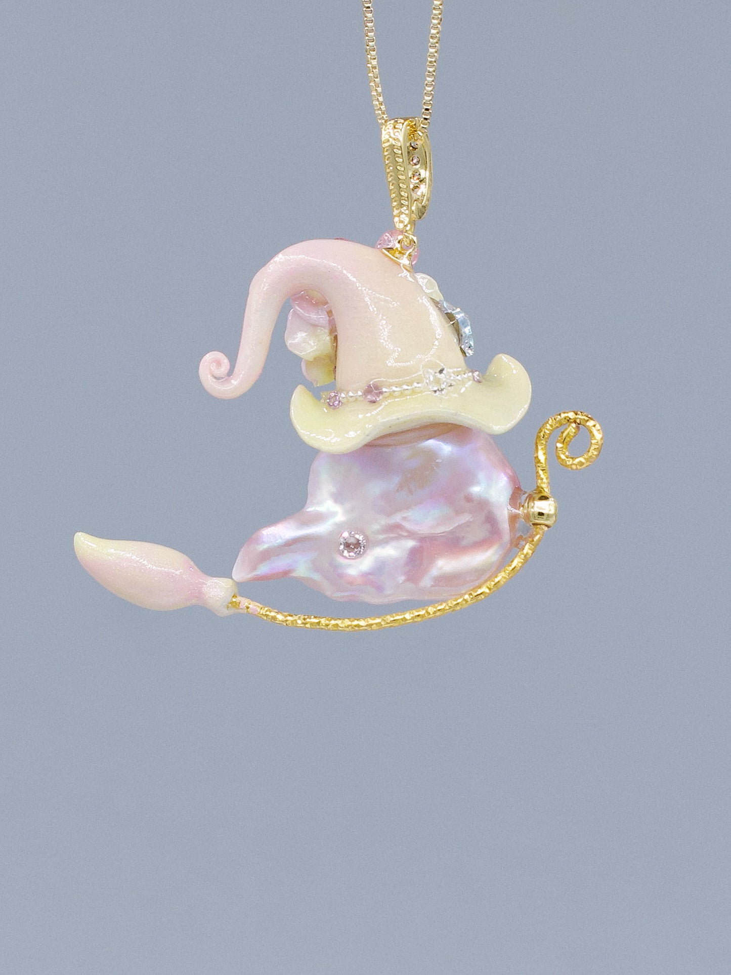 Hat Charms – Hand-Sculpted Mini Hat Pearl Necklace 463P712