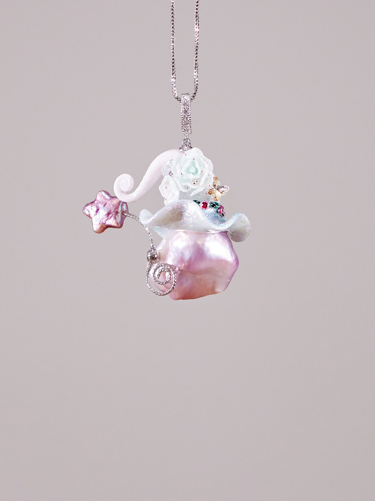 Hat Charms – Hand-Sculpted Mini Hat Pearl Necklace 537