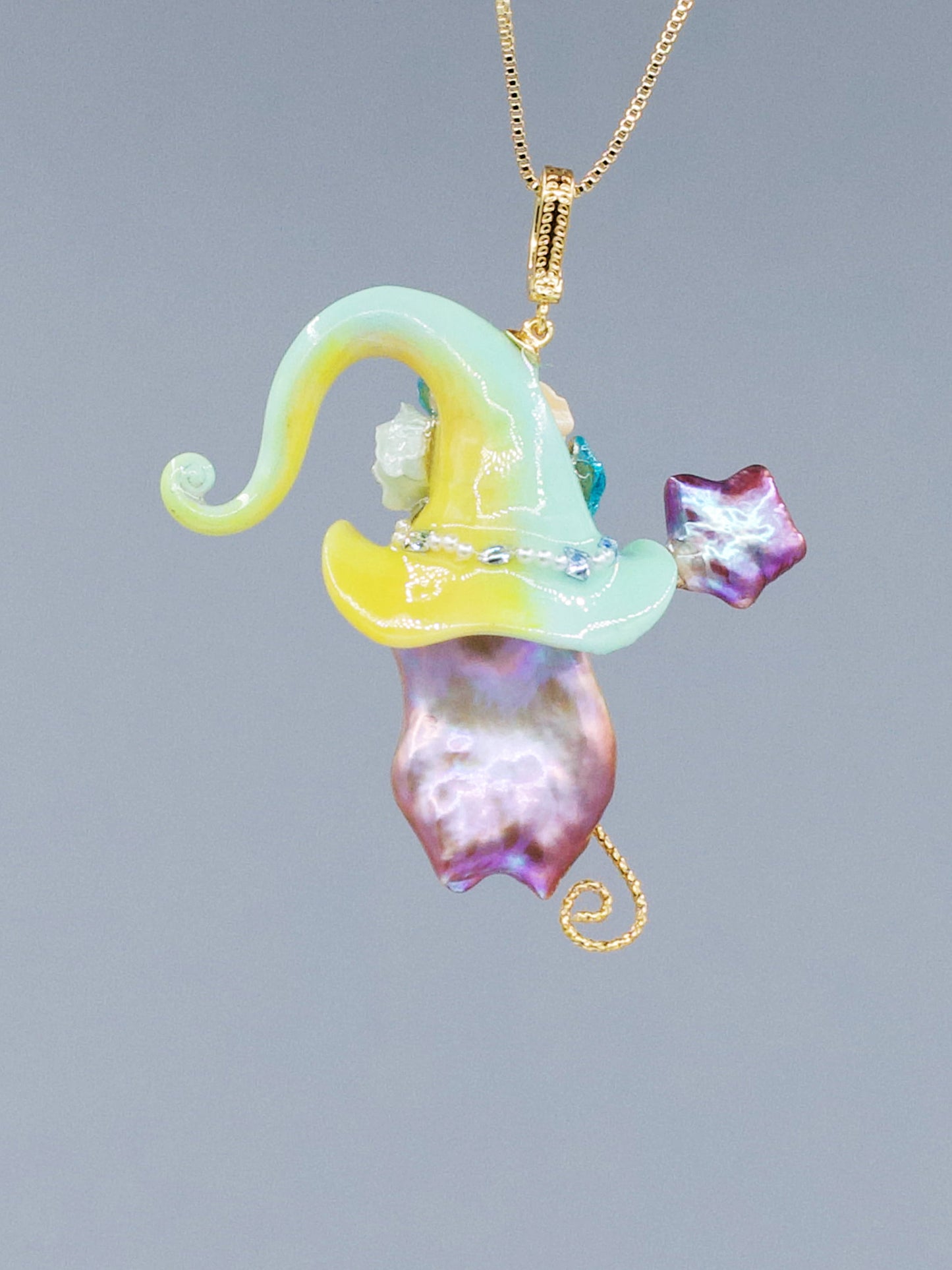 Hat Charms – Hand-Sculpted Mini Hat Pearl Necklace 553P744