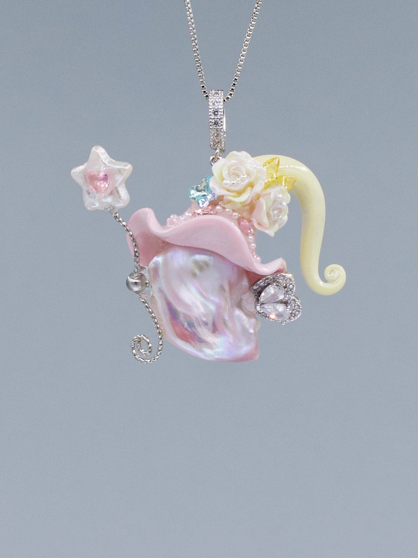 Hat Charms – Hand-Sculpted Mini Hat Pearl Necklace 566P701