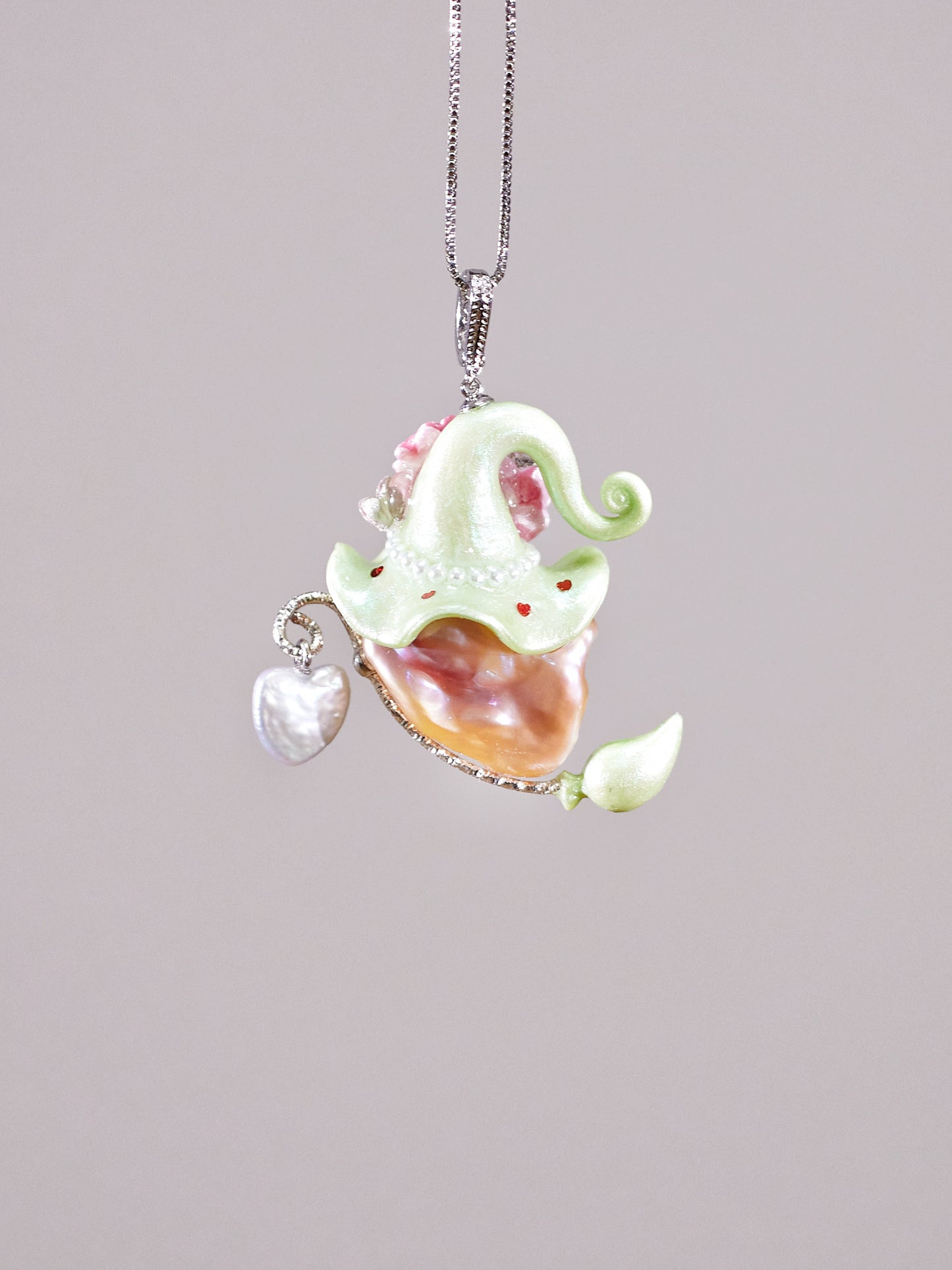 Hat Charms – Hand-Sculpted Mini Hat Pearl Necklace 715