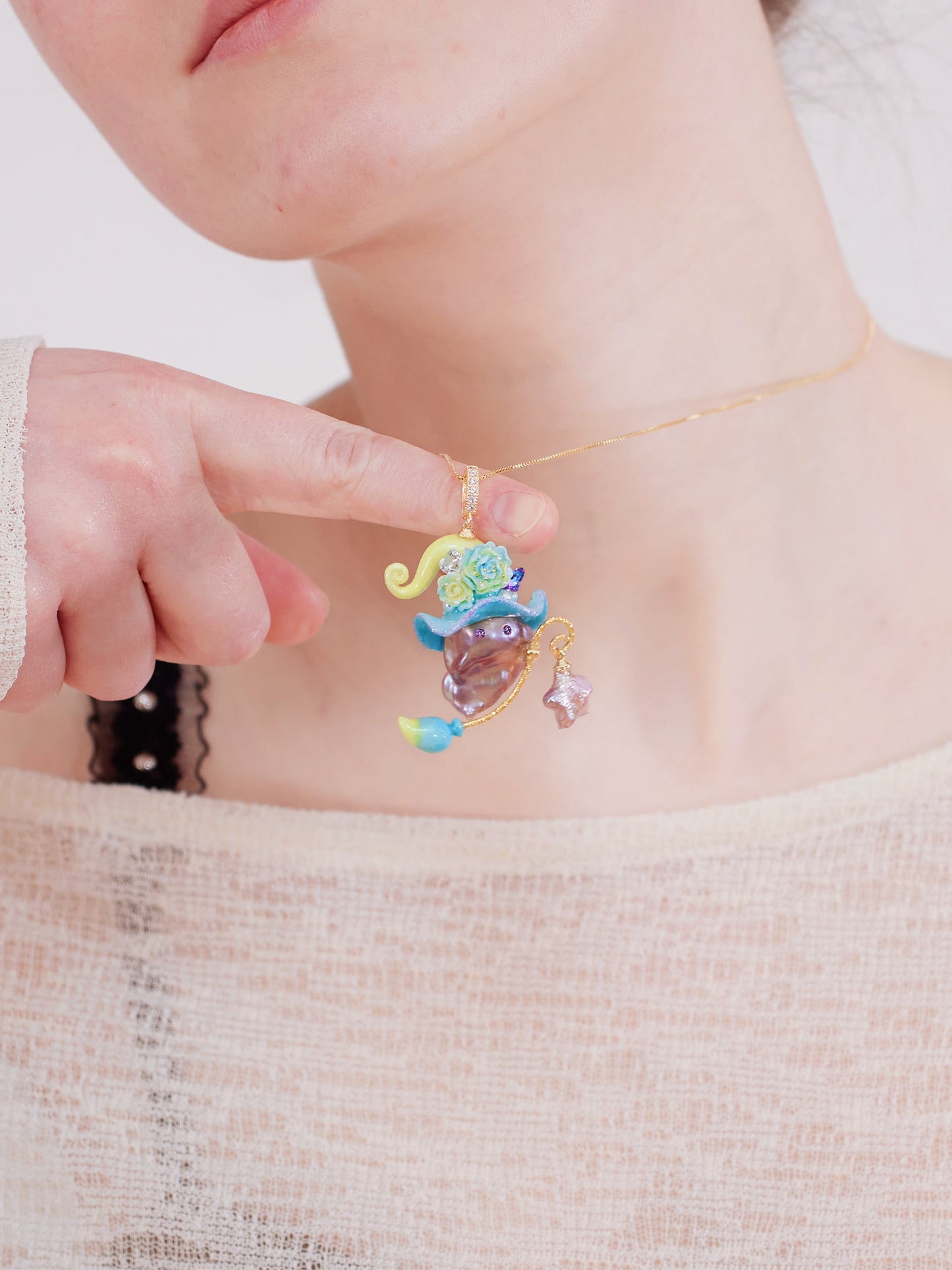 Hat Charms – Hand-Sculpted Mini Hat Pearl Necklace 793