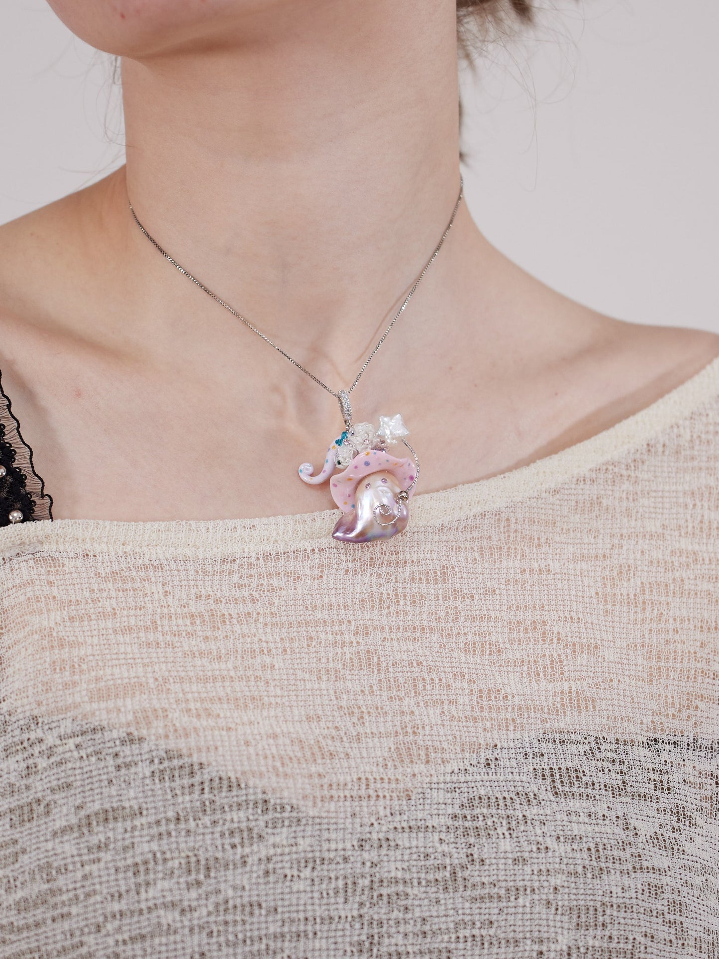 Hat Charms – Hand-Sculpted Mini Hat Pearl Necklace 903