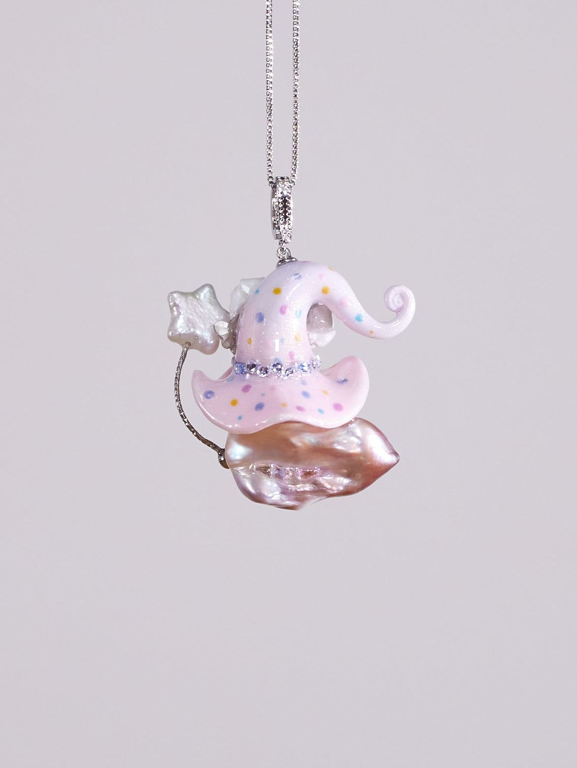 Hat Charms – Hand-Sculpted Mini Hat Pearl Necklace 903