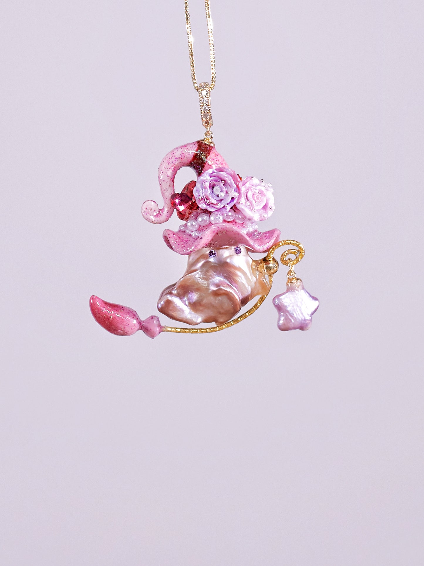 Hat Charms – Hand-Sculpted Mini Hat Pearl Necklace 923