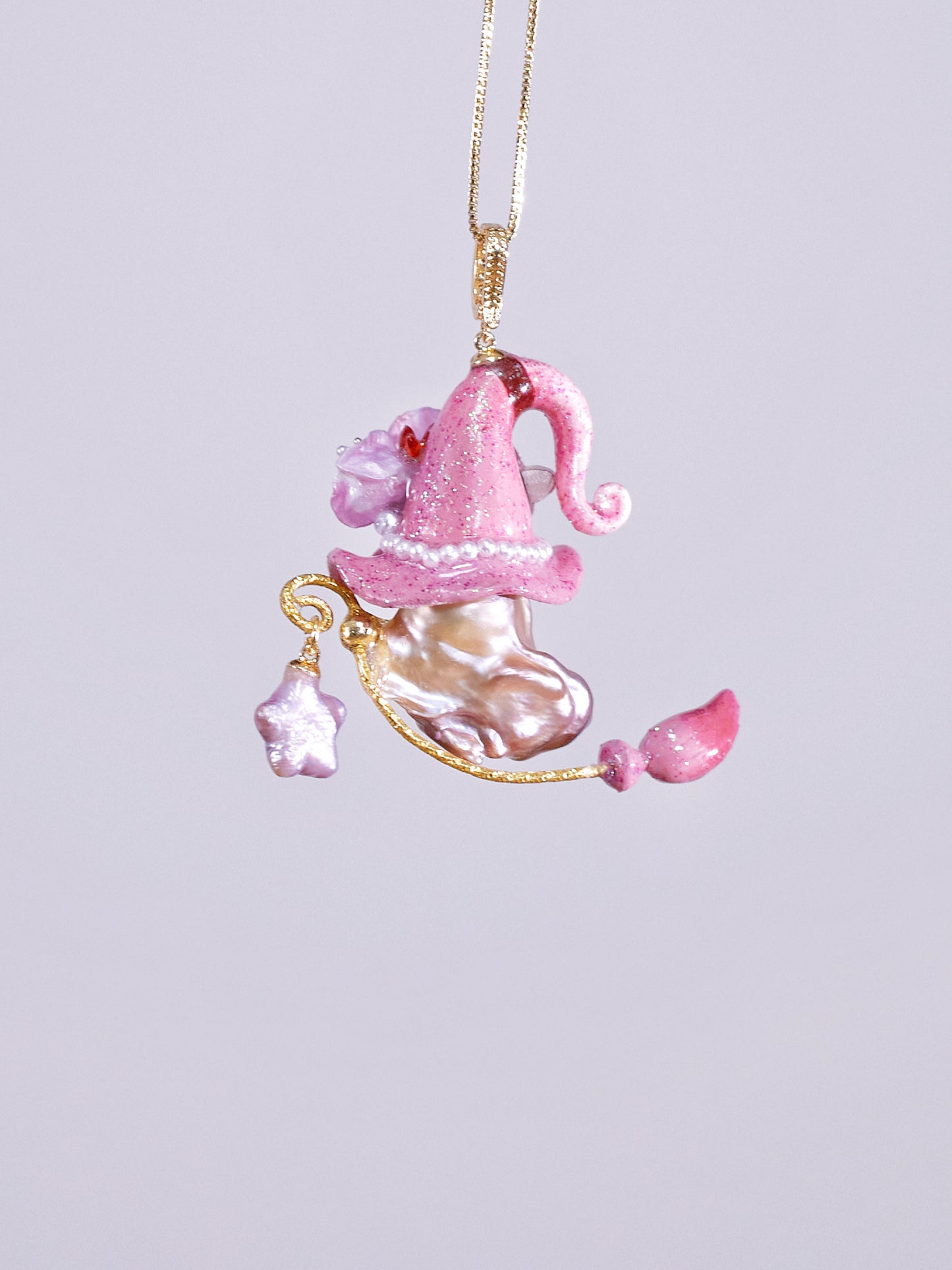 Hat Charms – Hand-Sculpted Mini Hat Pearl Necklace 923