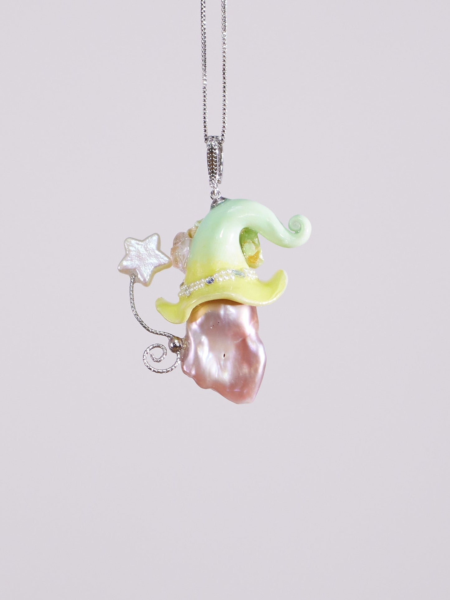 Hat Charms – Hand-Sculpted Mini Hat Pearl Necklace 959