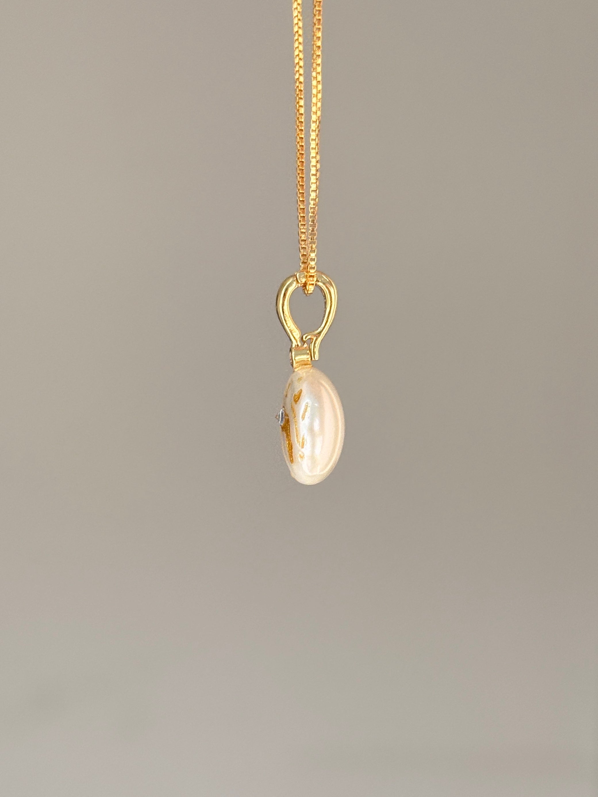 Prancing Fawn Button Baroque Pearl Necklace SKUO10