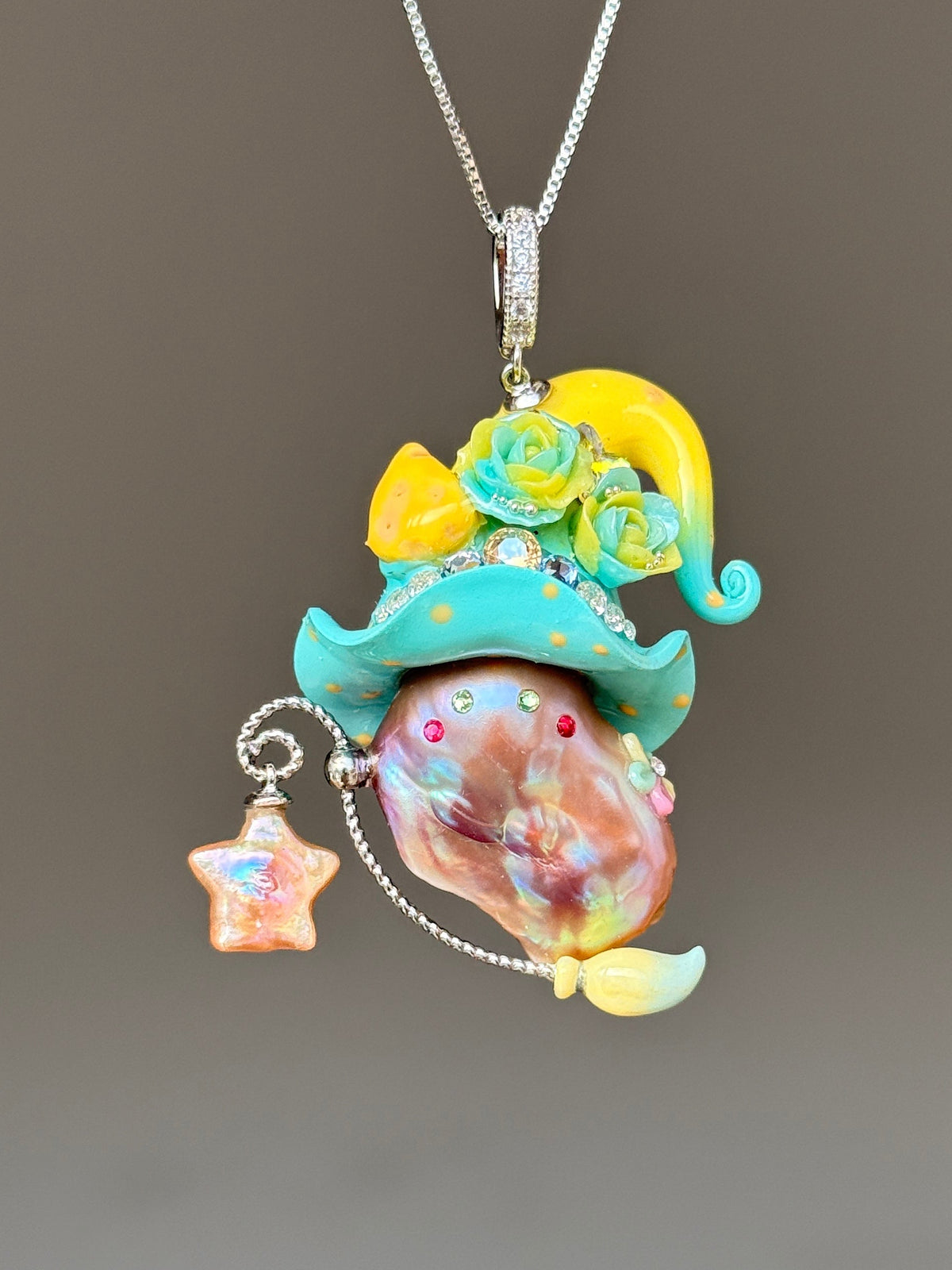 [PIECE03] Cheese Sprite baroque pearl necklace with turquoise and yellow curled hat, aqua sculpted roses, yellow cheese wedge detail, silver wand, star-shaped pearl charm, and natural baroque pearl