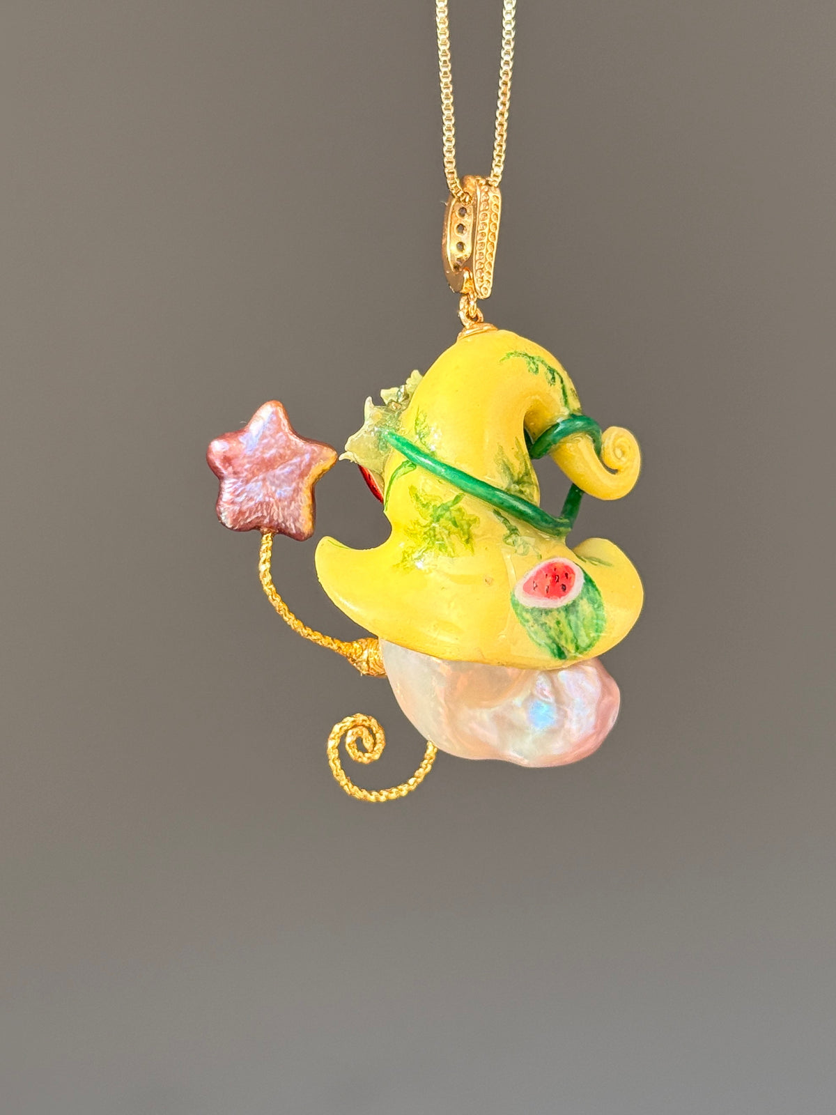 [PIECE02] Watermelon Sprite baroque pearl necklace with a yellow mini hat, sculpted watermelon details, a pink star charm, sparkling accents, and natural baroque pearl