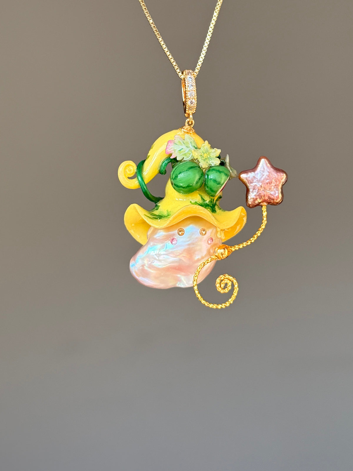 [PIECE02] Watermelon Sprite baroque pearl necklace with a yellow mini hat, sculpted watermelon details, a pink star charm, sparkling accents, and natural baroque pearl