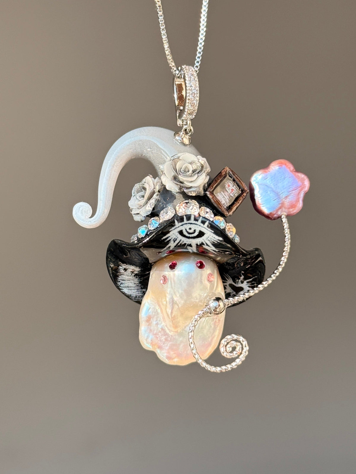 Haunted Portrait Sprite Baroque Pearl Necklace