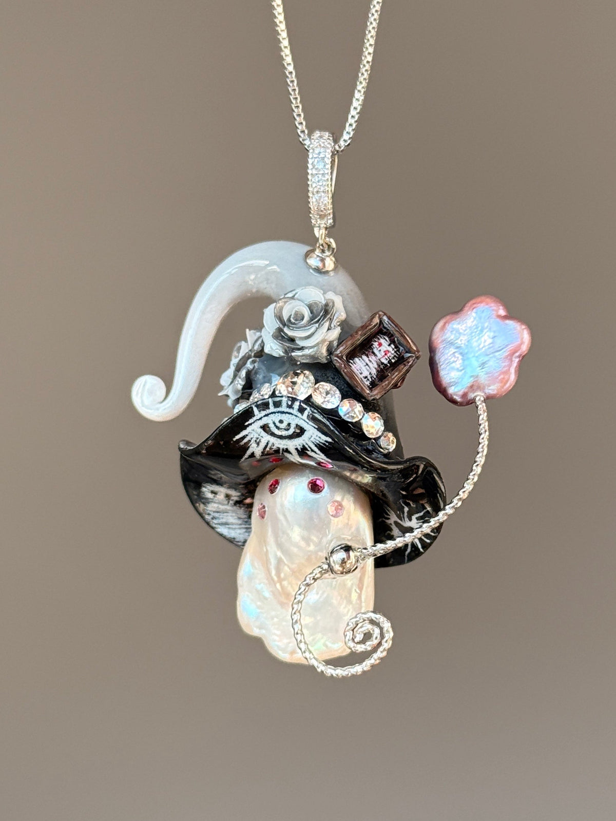 Haunted Portrait Sprite Baroque Pearl Necklace