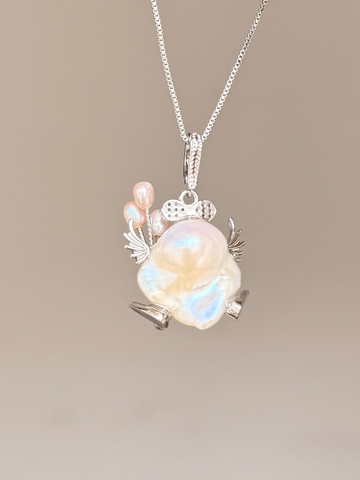Balloon Wing Walker Baroque Pearl Necklace SKUE1300