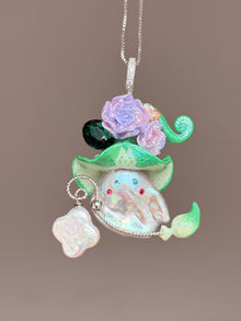 [PIECE09] Green Bunny Baroque Pearl Necklace with Lavender Rose Hat