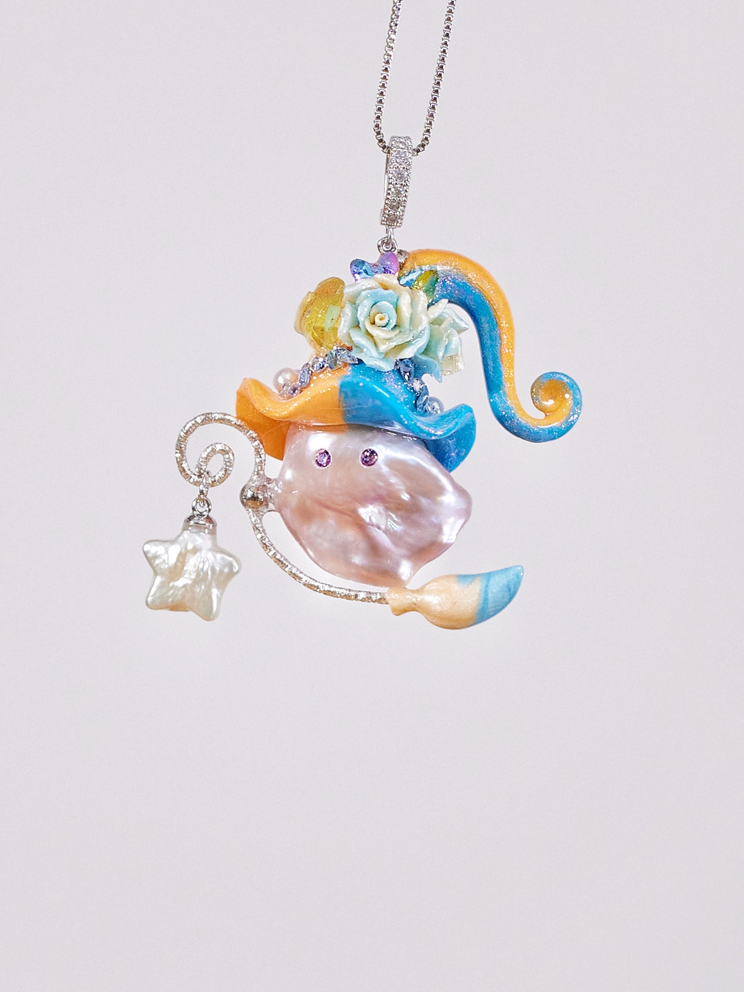 Hat Charms – Hand-Sculpted Mini Hat Pearl Necklace 915