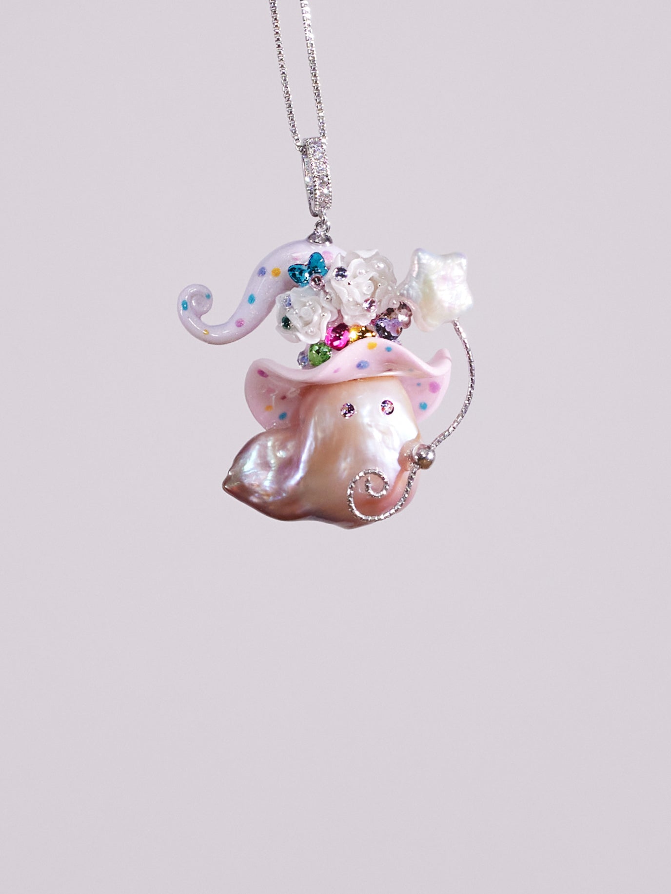 Hat Charms – Hand-Sculpted Mini Hat Pearl Necklace 903