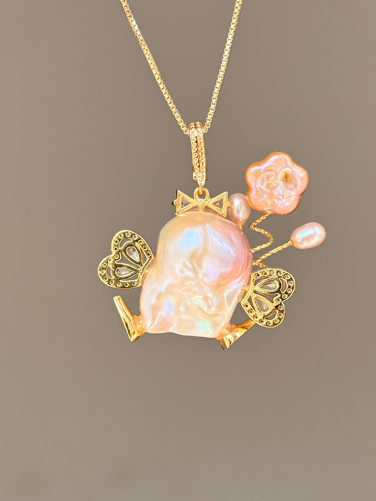 Balloon Butterfly Walker Baroque Pearl Necklace SKUE270