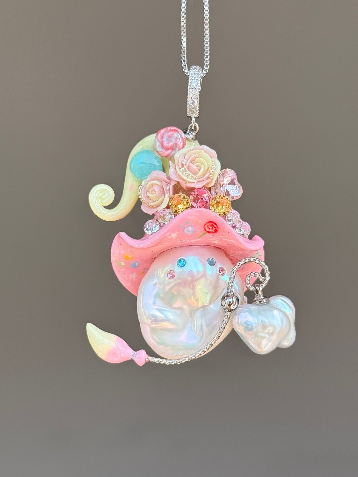 [PIECE02] Lollipop Sprite baroque pearl necklace with a curled mini hat, sculpted candy details, floral accents, sparkling crystals, a dangling charm, and natural baroque pearl