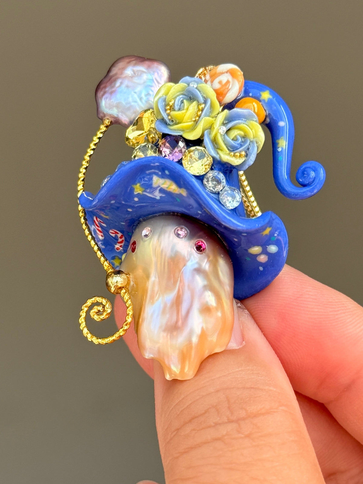 [PIECE05] Lollipop Sprite baroque pearl necklace with a curled mini hat, sculpted candy details, floral accents, sparkling crystals, a dangling charm, and natural baroque pearl