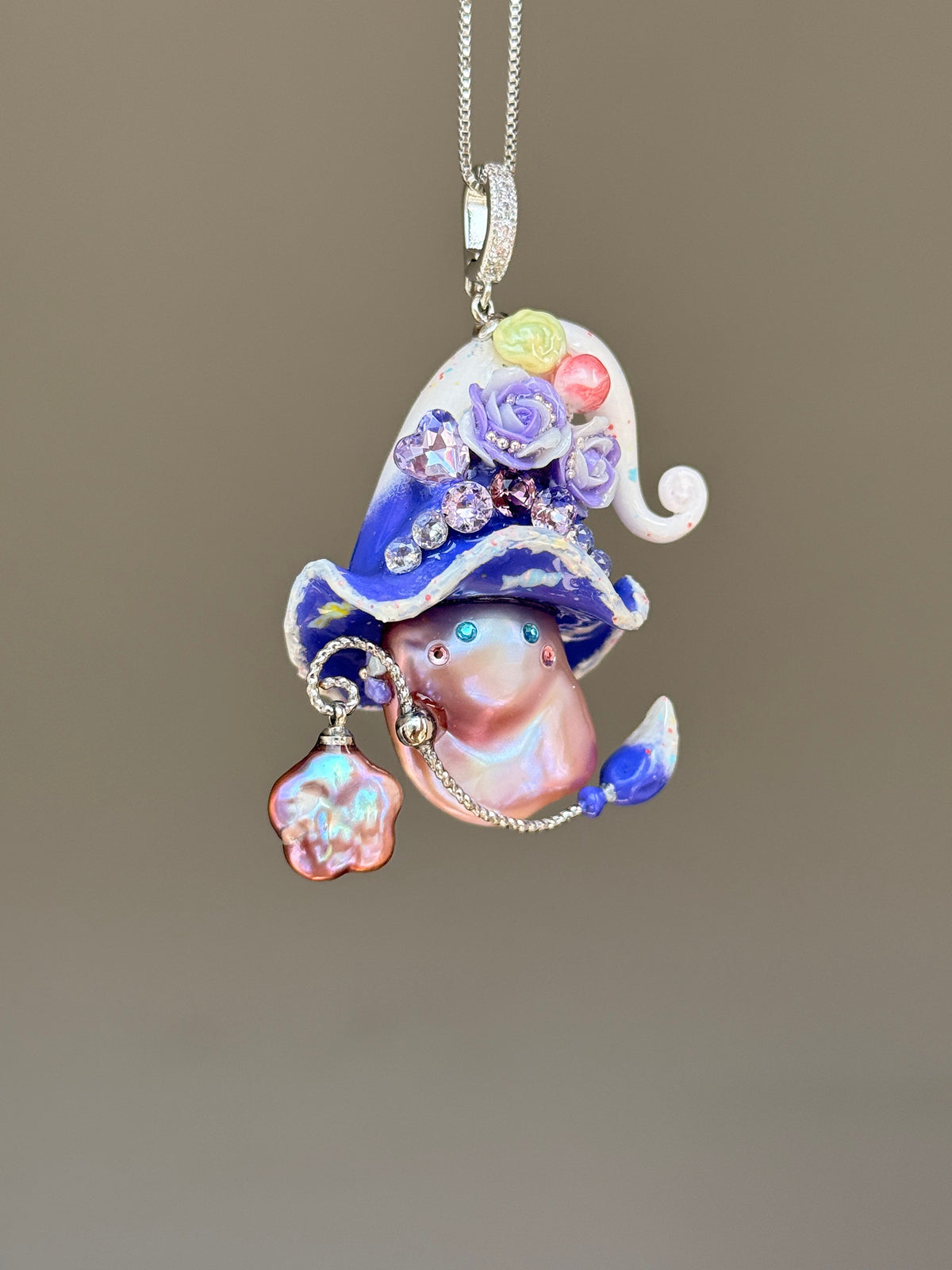 [PIECE01] Lollipop Sprite baroque pearl necklace with a curled mini hat, sculpted candy details, floral accents, sparkling crystals, a dangling charm, and natural baroque pearl