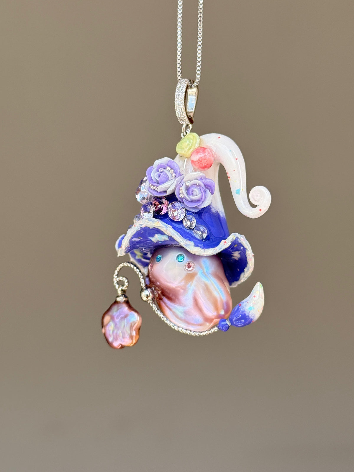 [PIECE01] Lollipop Sprite baroque pearl necklace with a curled mini hat, sculpted candy details, floral accents, sparkling crystals, a dangling charm, and natural baroque pearl