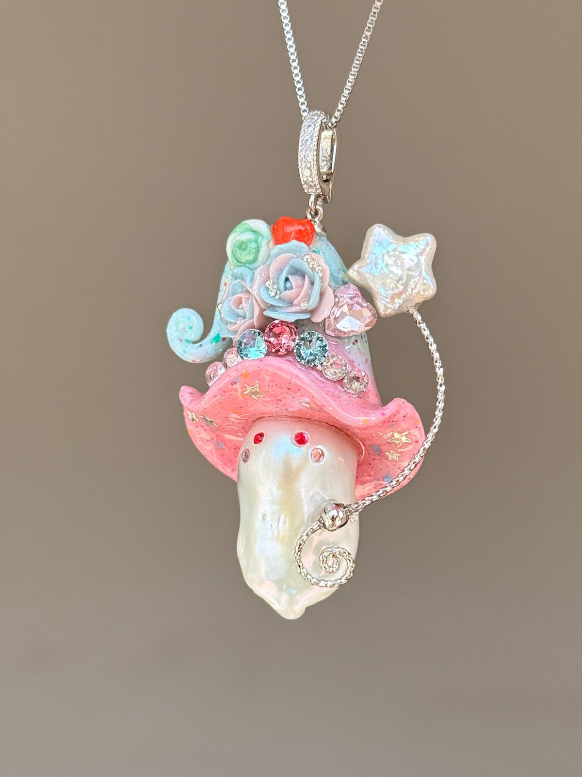 [PIECE04] Lollipop Sprite baroque pearl necklace with a curled mini hat, sculpted candy details, floral accents, sparkling crystals, a dangling charm, and natural baroque pearl