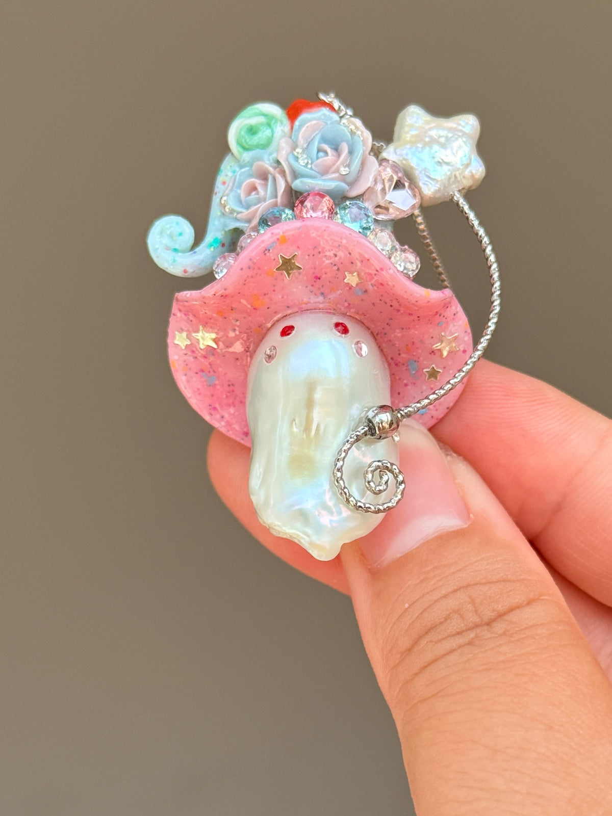 [PIECE04] Lollipop Sprite baroque pearl necklace with a curled mini hat, sculpted candy details, floral accents, sparkling crystals, a dangling charm, and natural baroque pearl