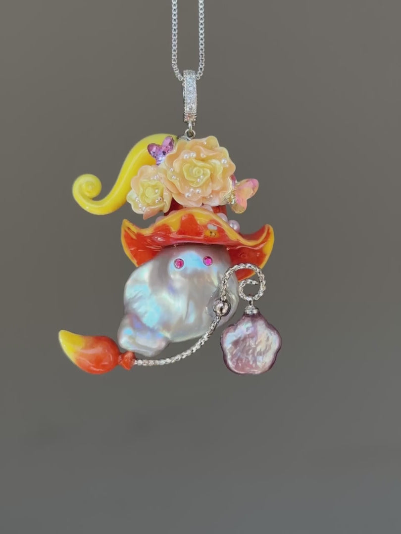 [PIECE03] Honeybee baroque pearl necklace with orange floral hat, video