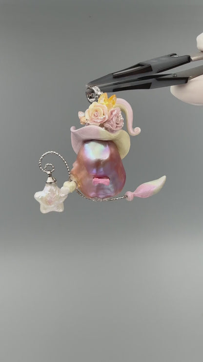 Hat Charms – Hand-Sculpted Mini Hat Pearl Necklace 207P284